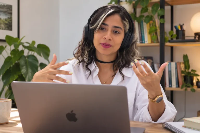 Ana María teaching a live online Spanish class from her laptop